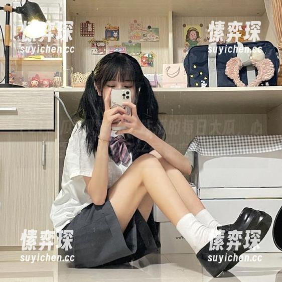 观看完51吃瓜的每日大瓜，心里总觉得又多了一层深意...嘻嘻。-愫弈琛