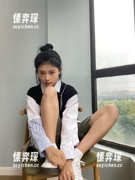 91吃瓜ios版视频，边尝瓜边评论，瓜友们准备好热烈交锋了吗？-愫弈琛