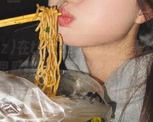 在tttzzz5.cc这个黑料入口徘徊，心里默默想：真想做个吃瓜小天使！