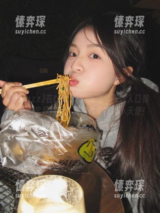 在tttzzz5.cc这个黑料入口徘徊，心里默默想：真想做个吃瓜小天使！-愫弈琛