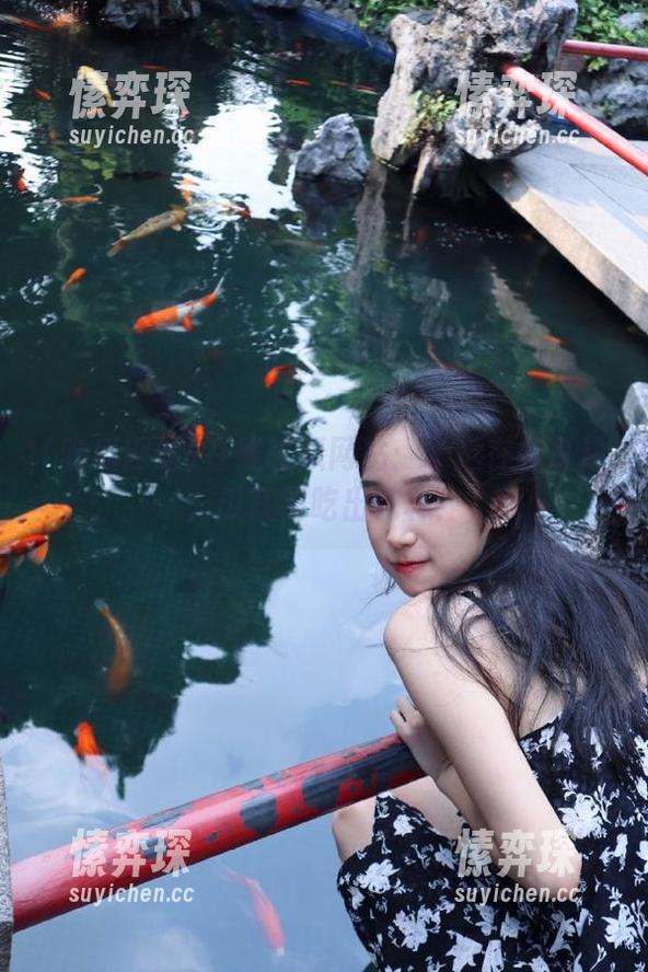 在线吃瓜网站：永远在你耳边，瓜就要吃出花样！-愫弈琛