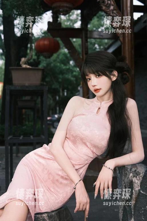 握住“网曝吃瓜”的地址，仿佛能听到八卦的声音从四面八方传来，心痒痒的！-愫弈琛