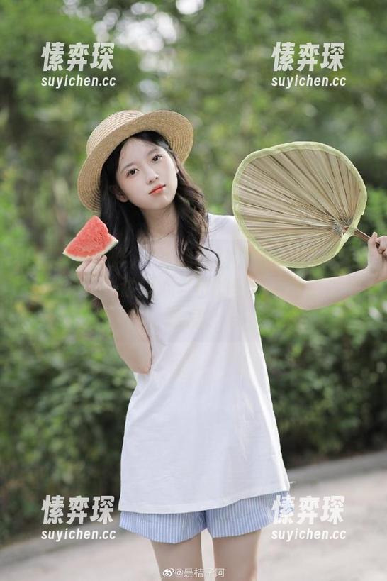 一边看黑料不打烊万里长征的视频，一边担心自己的坚持能不能撑到结局。-愫弈琛