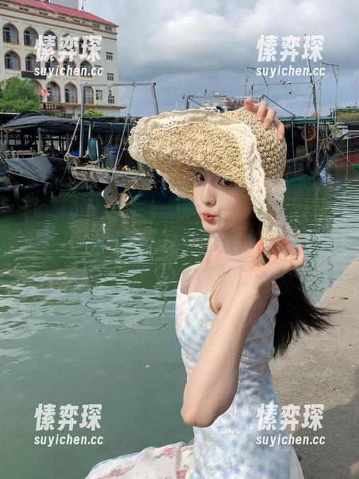 在苹果版黑料不打烊上，吃瓜时发现美女们的魅力有时比八卦更吸引人！-愫弈琛