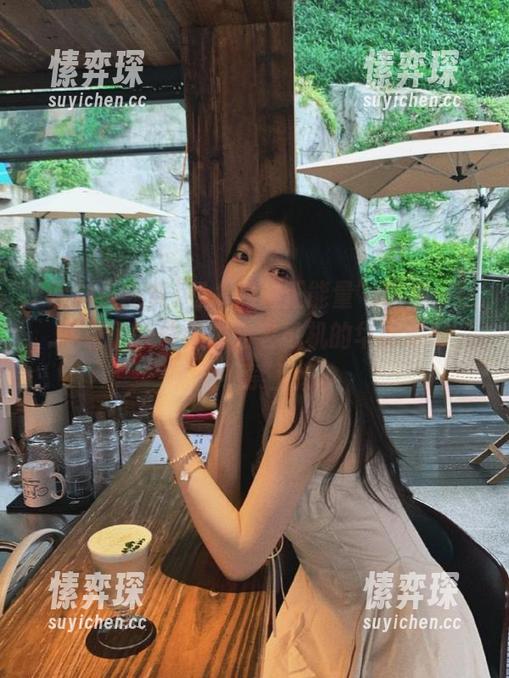 和“黑料正能量”导航一起，见证了大佬们成为老司机的华丽背影，嘴角不禁上扬。-愫弈琛