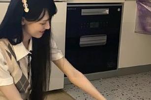 黑料社在线再次更新：热搜变魔术，瓜愈来愈大！