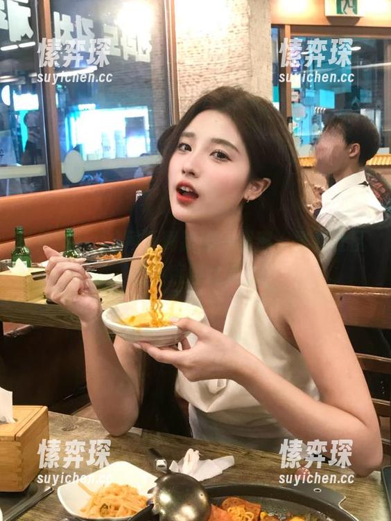 网页刷新那一刹那，黑料社区的热度堪比火山-愫弈琛